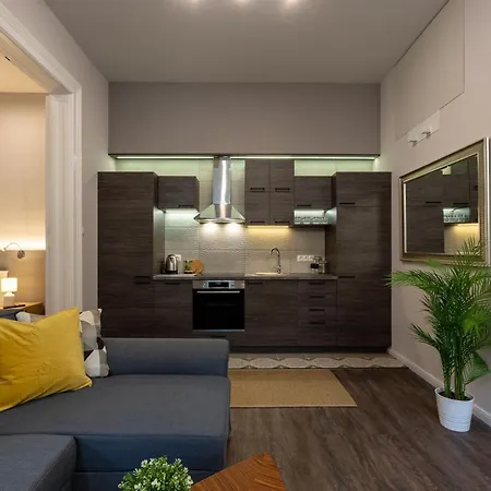 Luxury Central Next To The Fashion Str. Apartment *