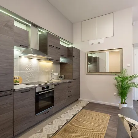 Luxury Central Next To The Fashion Str. Apartment *