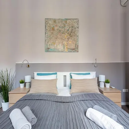 Luxury Central Next To The Fashion Str. Apartment *