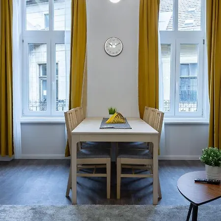 Apartment Luxury Central Next To The Fashion Str.